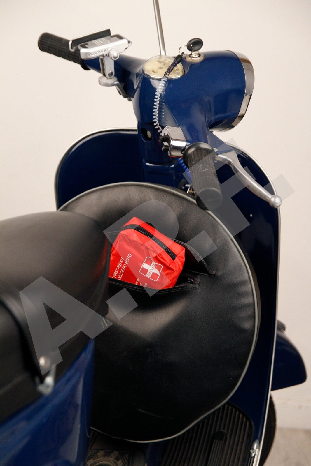 TROUSSE PRONTO SOCCORSO VESPA OMOLOGATO  per tutte le VESPE - ultra compatto -