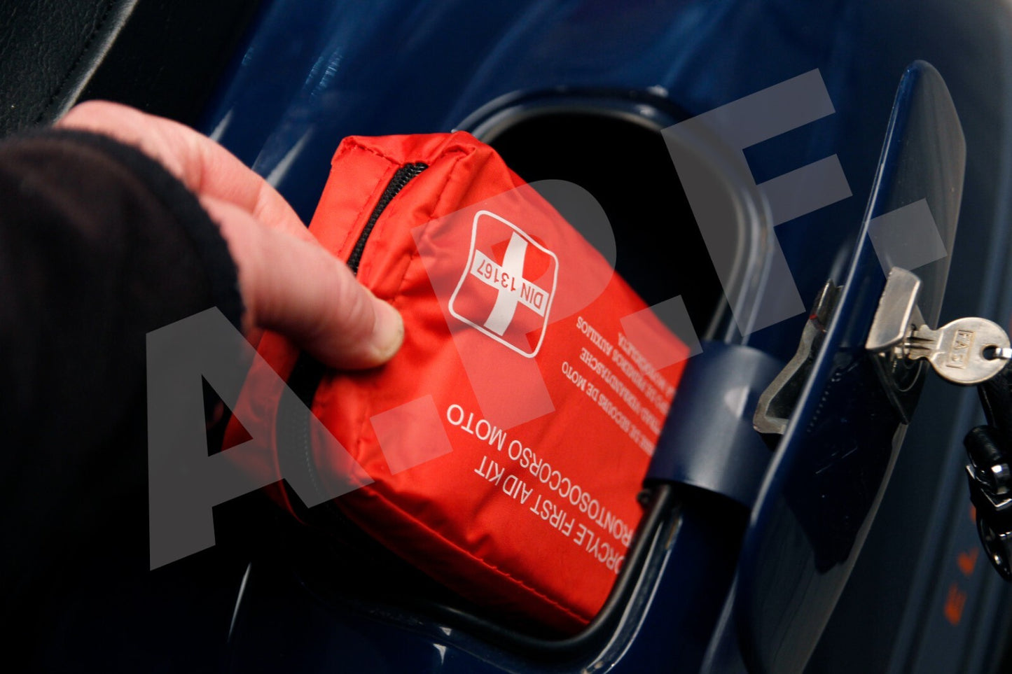 TROUSSE PRONTO SOCCORSO VESPA OMOLOGATO  per tutte le VESPE - ultra compatto -