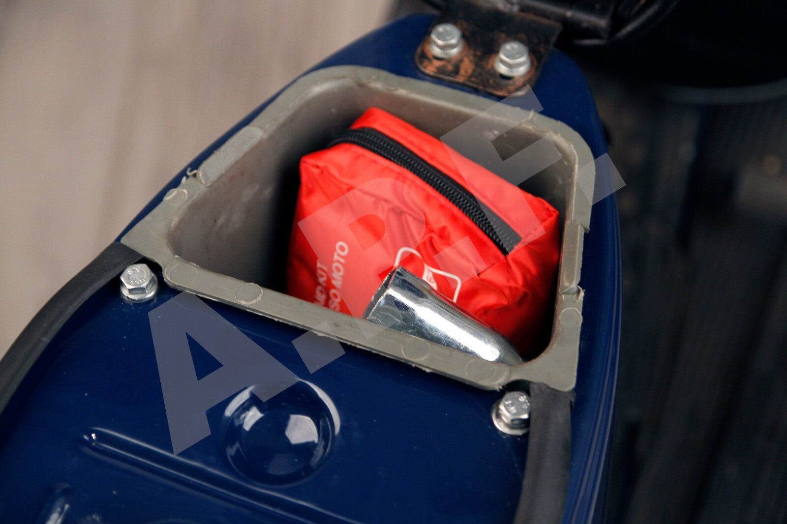 TROUSSE PRONTO SOCCORSO VESPA OMOLOGATO  per tutte le VESPE - ultra compatto -