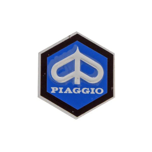 TARGHETTA SCUDETTO ESAGONALE SCUDO ANTERIORE PIAGGIO 42mm 152290 - RICAMBI VESPA A.P.F.